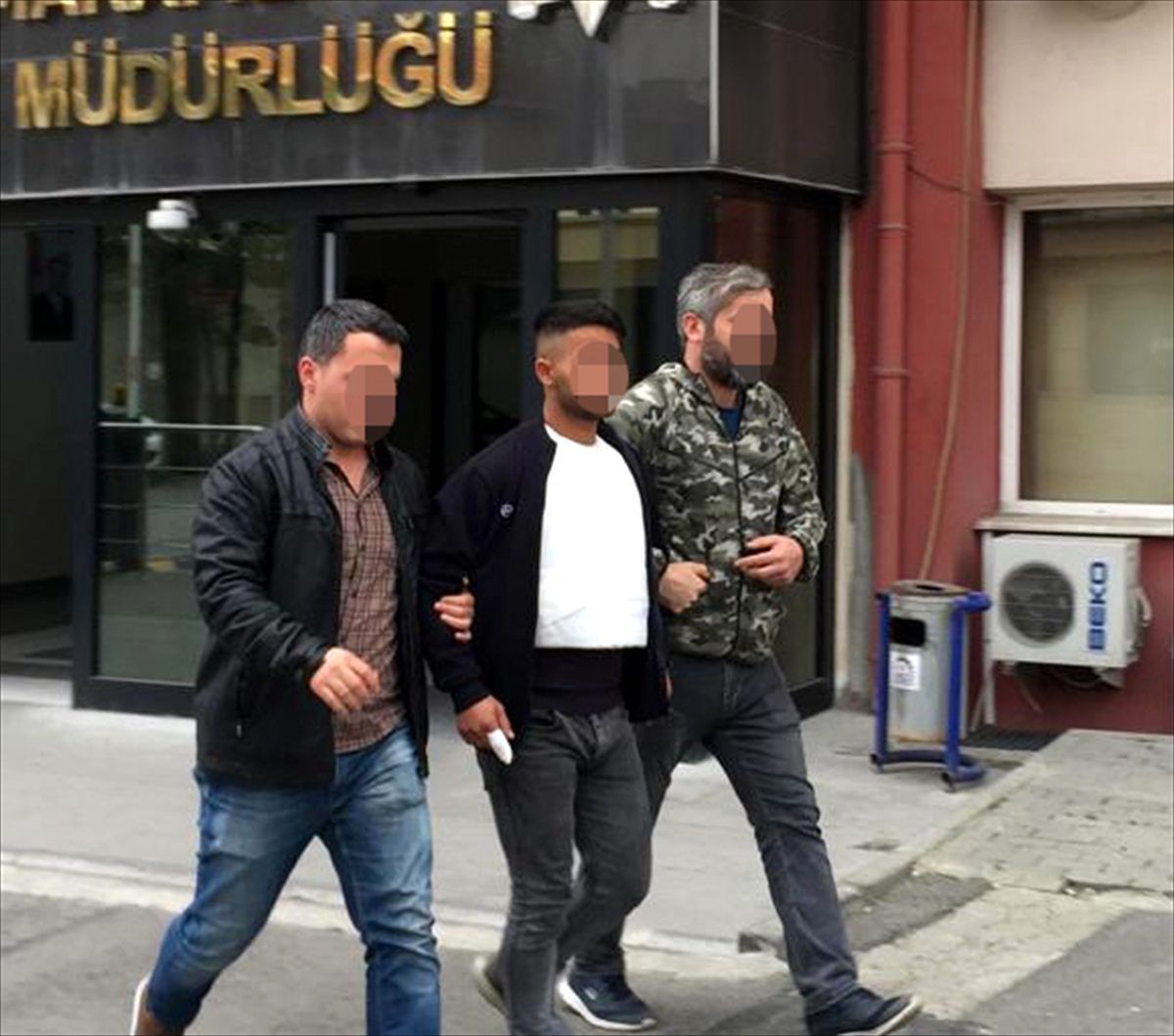 Kocaeli\'de ablasının erkek arkadaşını bıçaklayarak öldüren genç tutuklandı