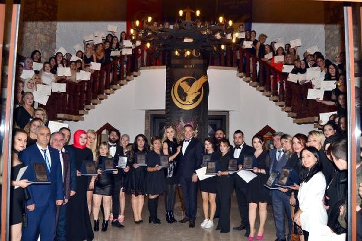 Kuaför ve güzellik uzmanları kadına şiddete dikkat çekti