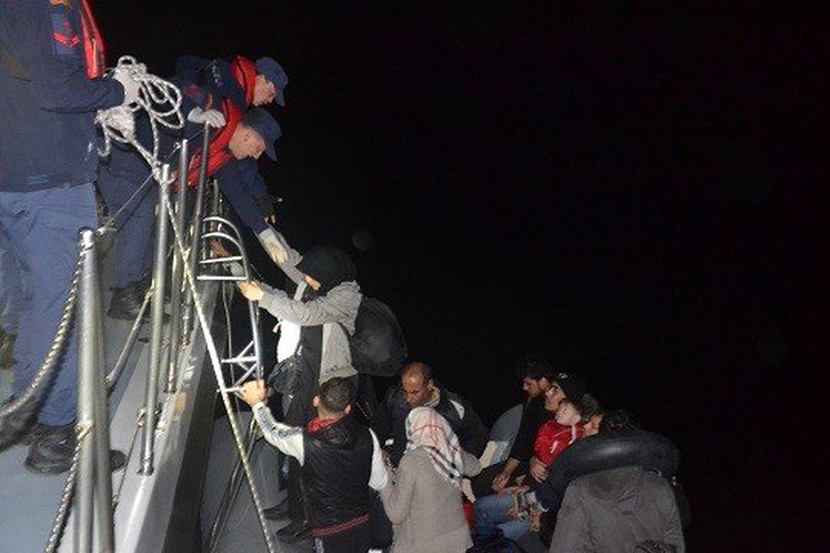 Kuşadası\'nda 46 düzensiz göçmen yakalandı