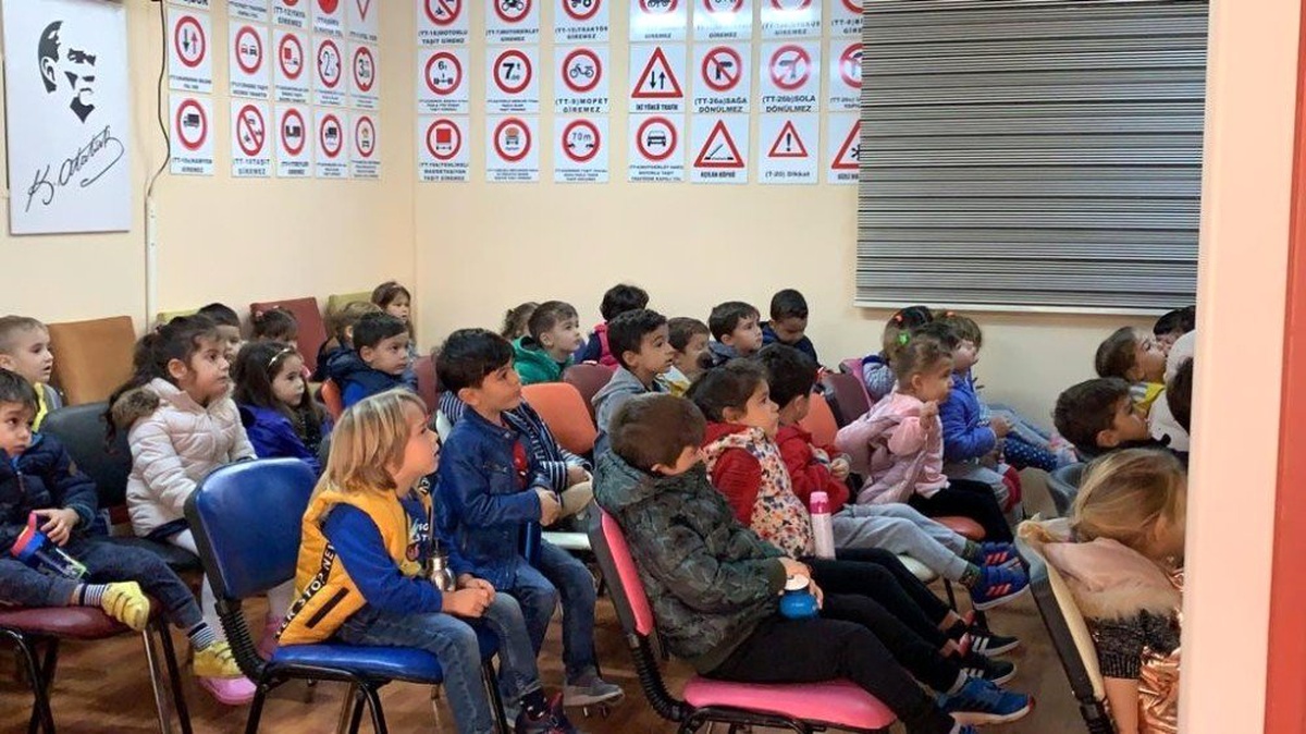 Maltepeli kreş öğrencilerine uygulamalı trafik eğitimi