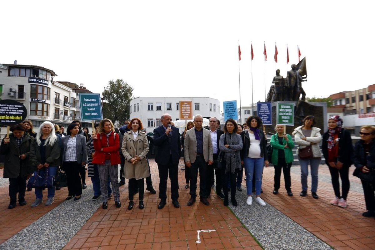 Manavgat\'ta "Kadına Şiddete Dur" denildi