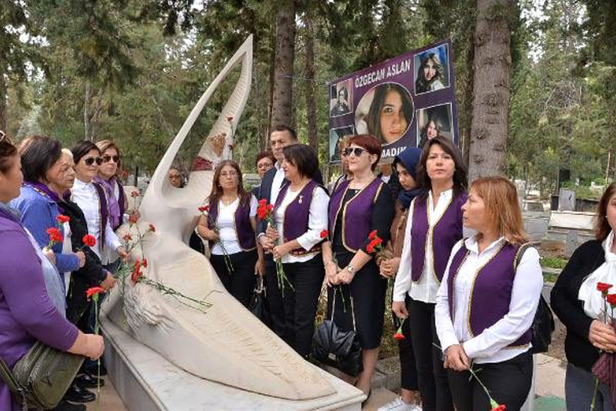 Mersin\'de Bergen, Özgecan ve öldürülen kadınlar unutulmadı