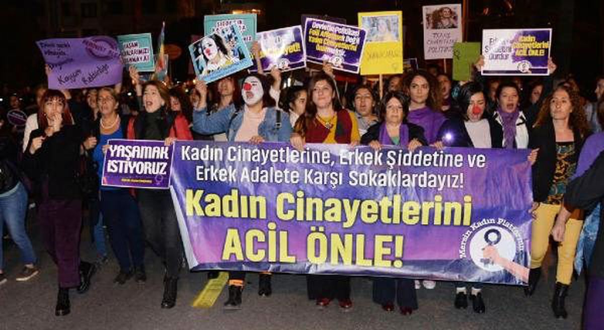 Mersin\'de kadınlar şiddete karşı yürüdü