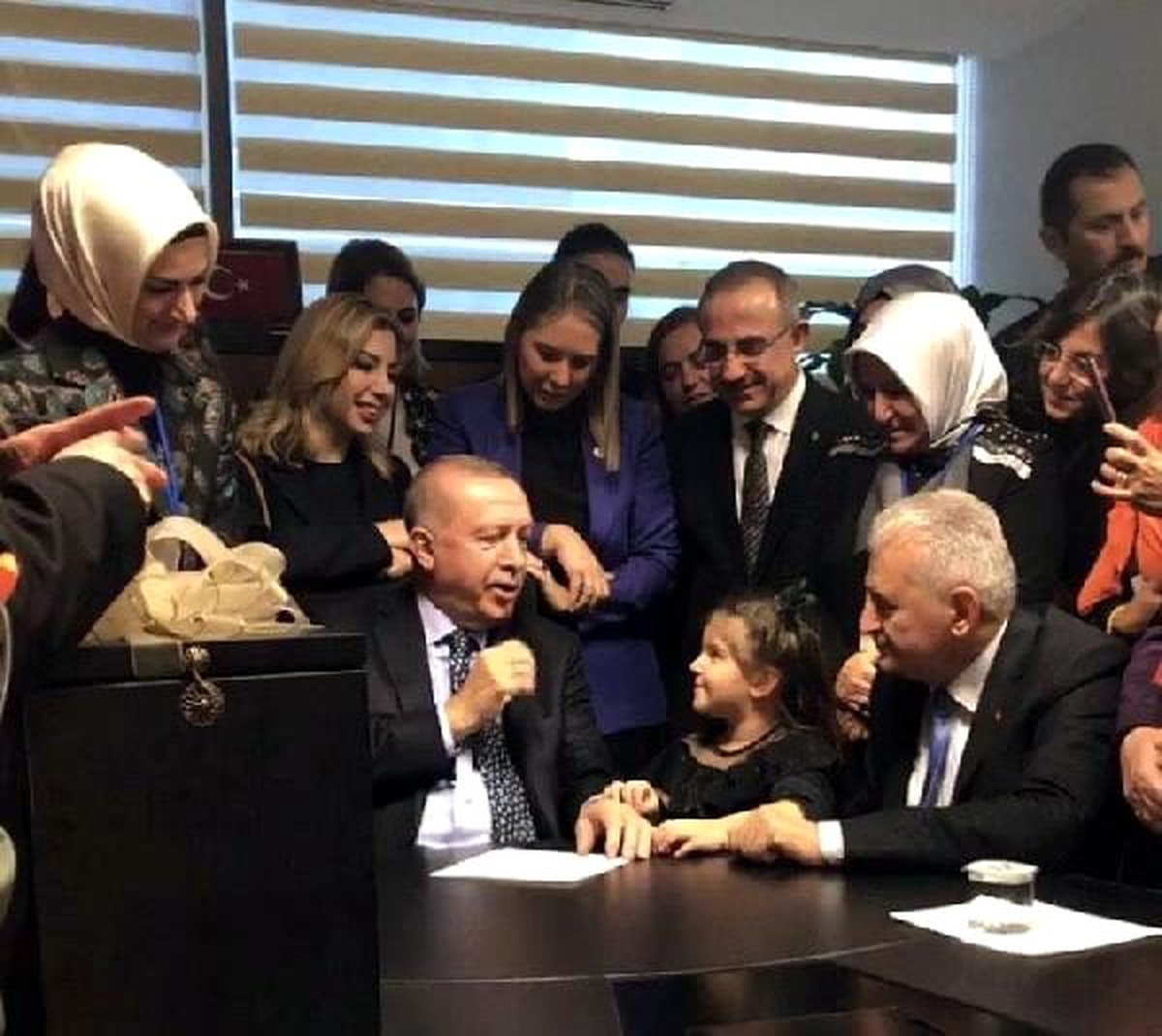 Minik Belinay ile Eroğan\'ın gülümseten diyaloğu