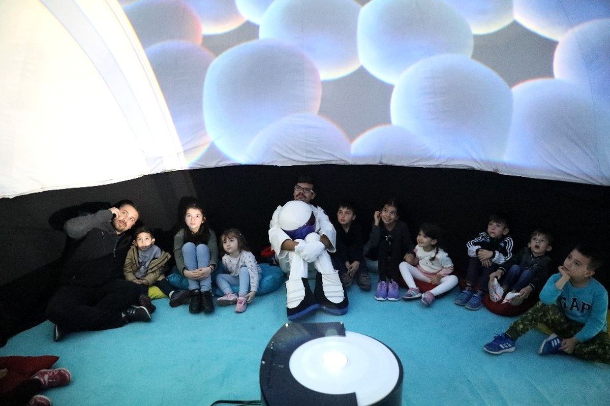 Öğrenciler planetaryum ile gök bilimlerini öğrendi