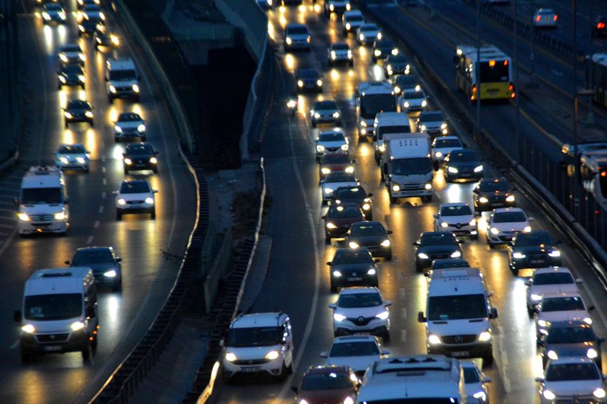 Okullar açıldı, trafik yoğunluğu başladı