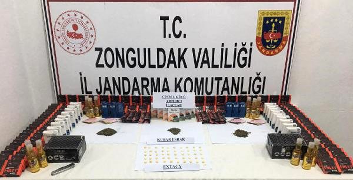 Otomobilden uyuşturucu ve cinsel gücü artırıcı hap çıktı