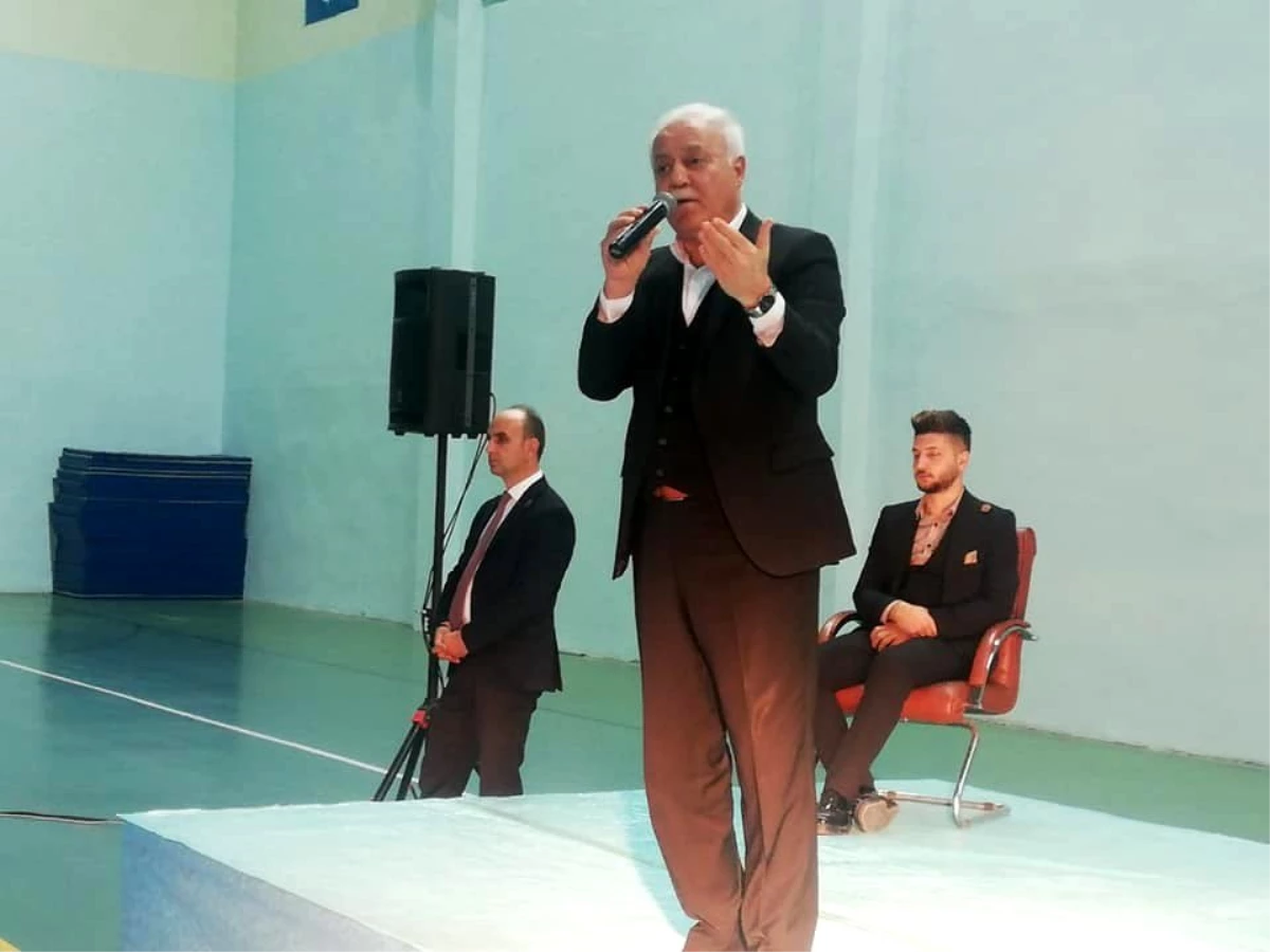 Pasinler\'de Nihat Hatipoğlu konferansına yoğun ilgi