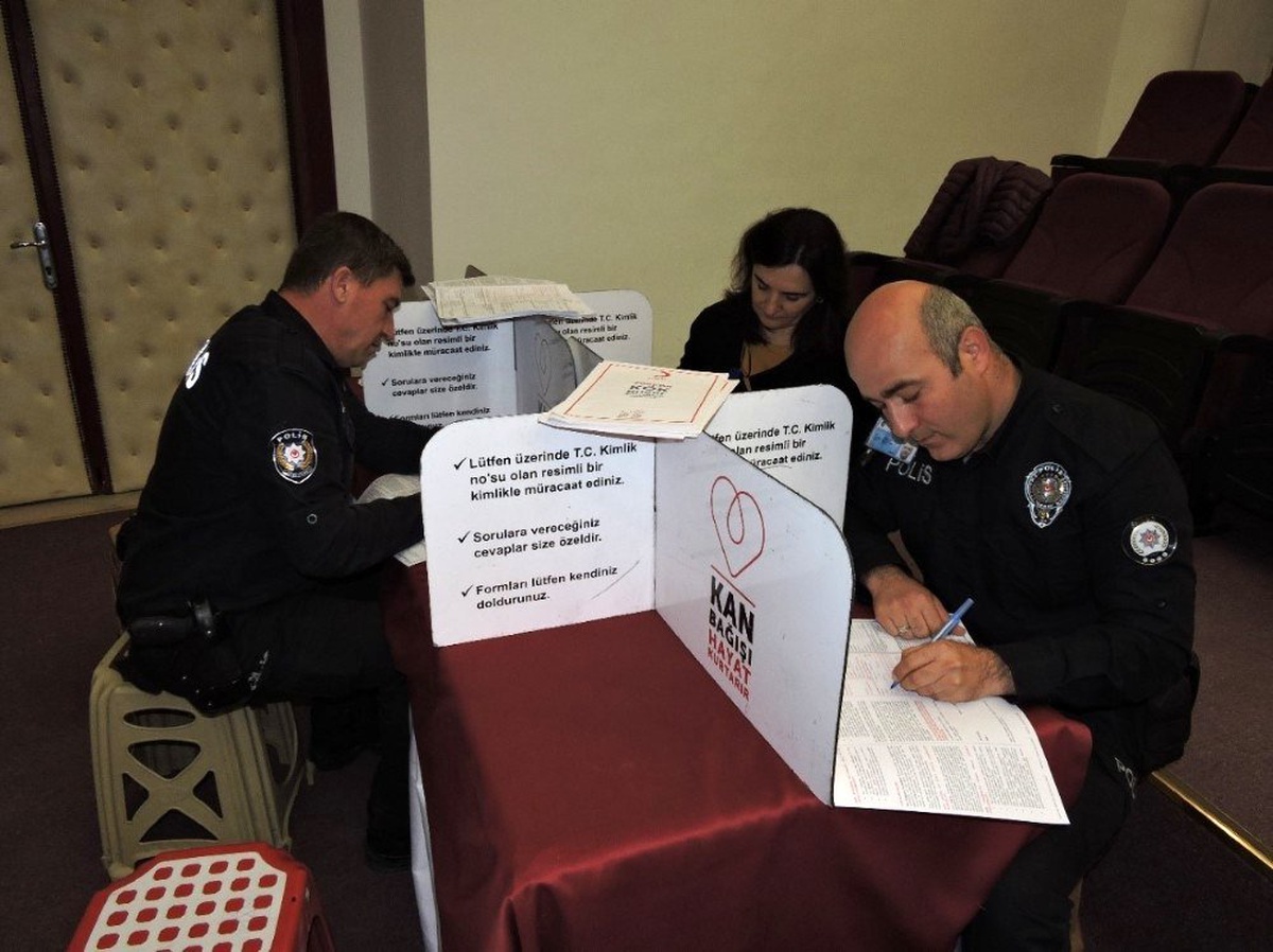 Sinop Emniyetinden Kızılay\'a kan bağışı