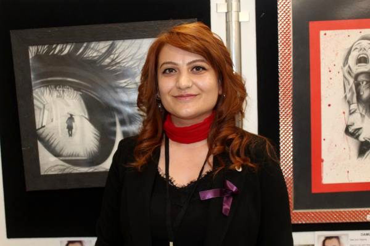 Sivas\'ta \'kadına şiddet\' tuvallere yansıdı