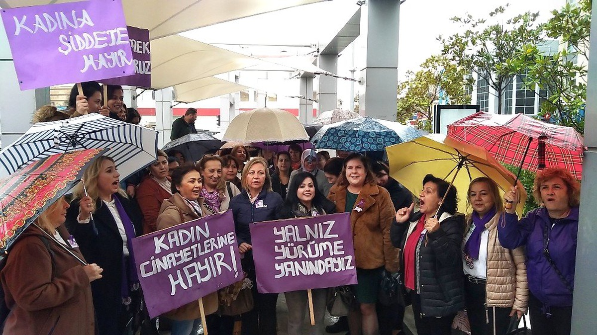 Sökeli kadınlar 25 Kasım\'da şiddete karşı sokağa indi