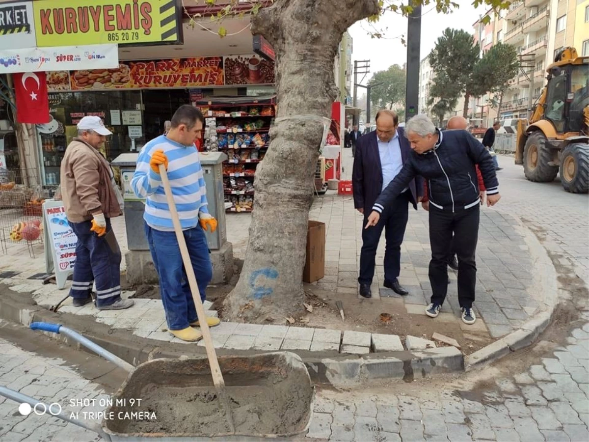 Susurluk\'ta bozuk yollara asfalt atılıyor