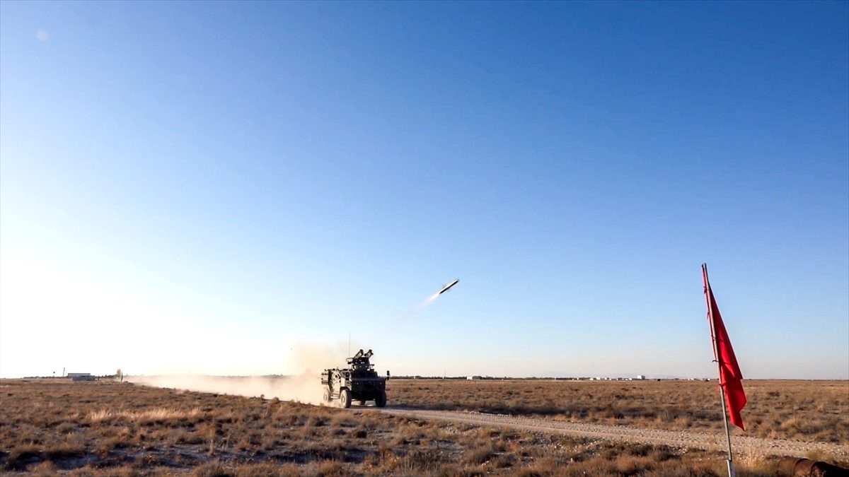 Tank avcıları muharebe sahasına ısınıyor