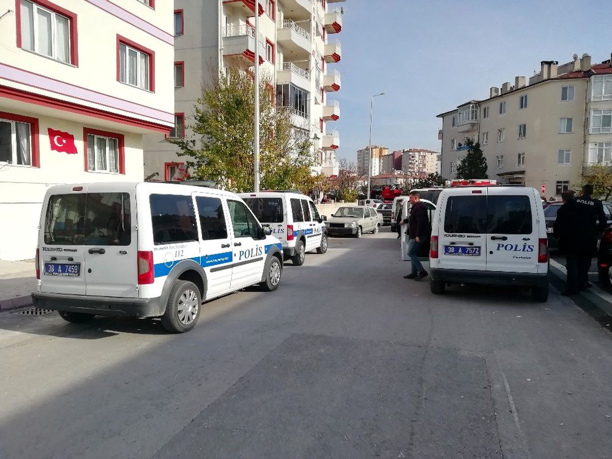 Turgut Reis mahallesindeki yangın itfaiye ekiplerini harekete geçirdi