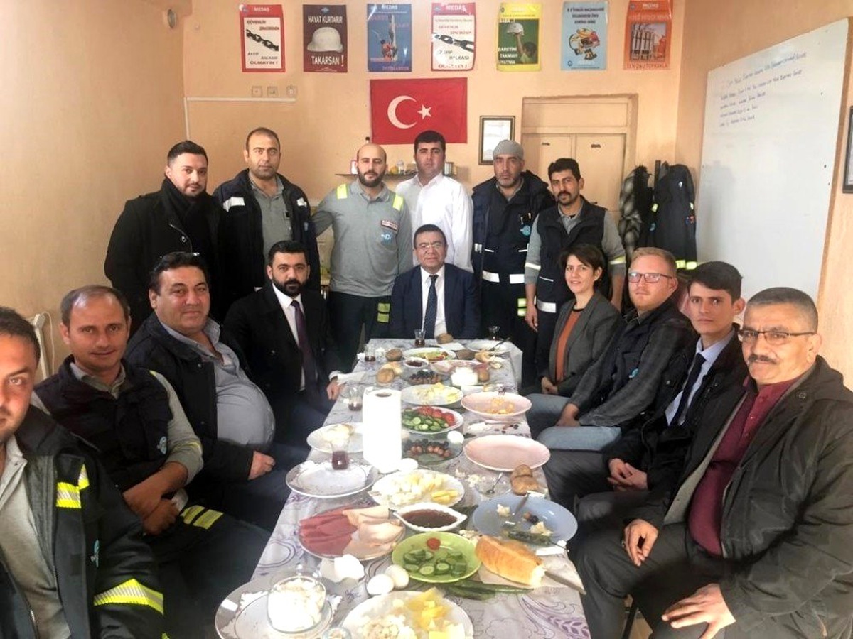 Uçmazbaş, Kadınhanı\'nda arıza bakım çalışanlarıyla buluştu