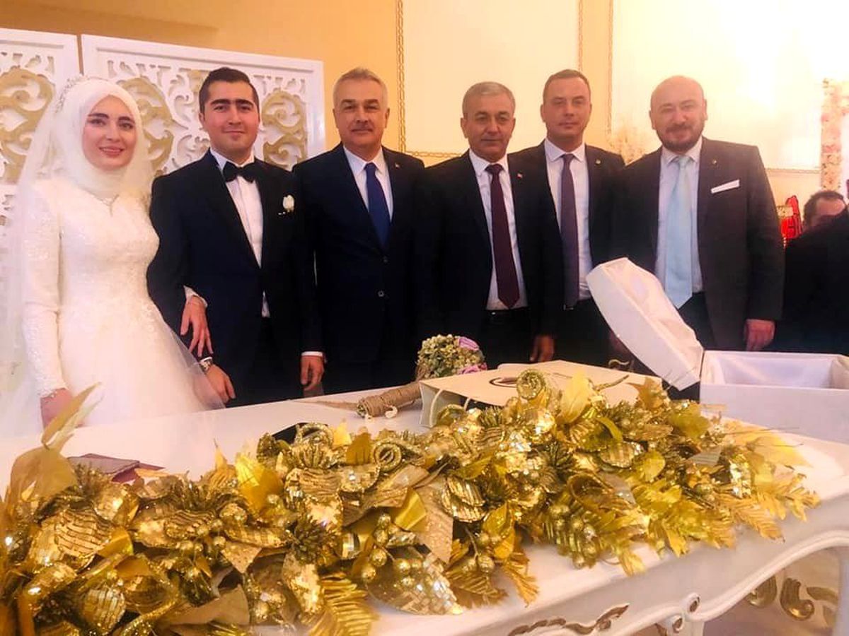 Vali Köşger\'in oğlu dünya evine girdi