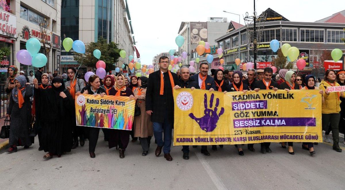 Vanlı kadınlar \'şiddete hayır\' dedi
