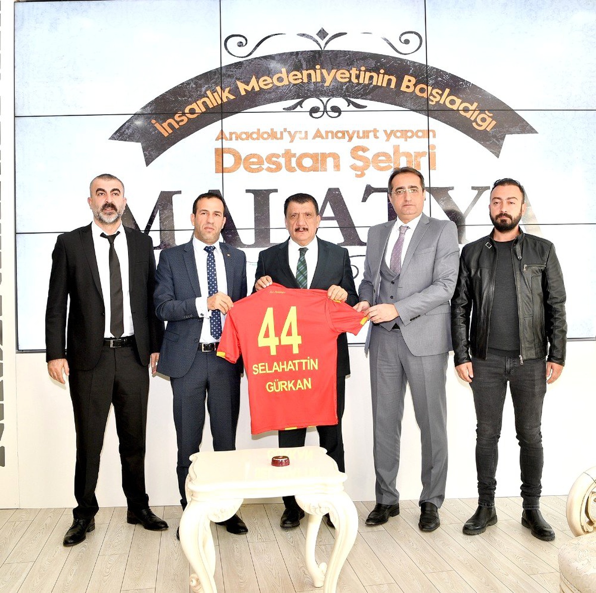 Yeni Malatyaspor yönetimi Başkan Gürkan\'ı ziyaret etti