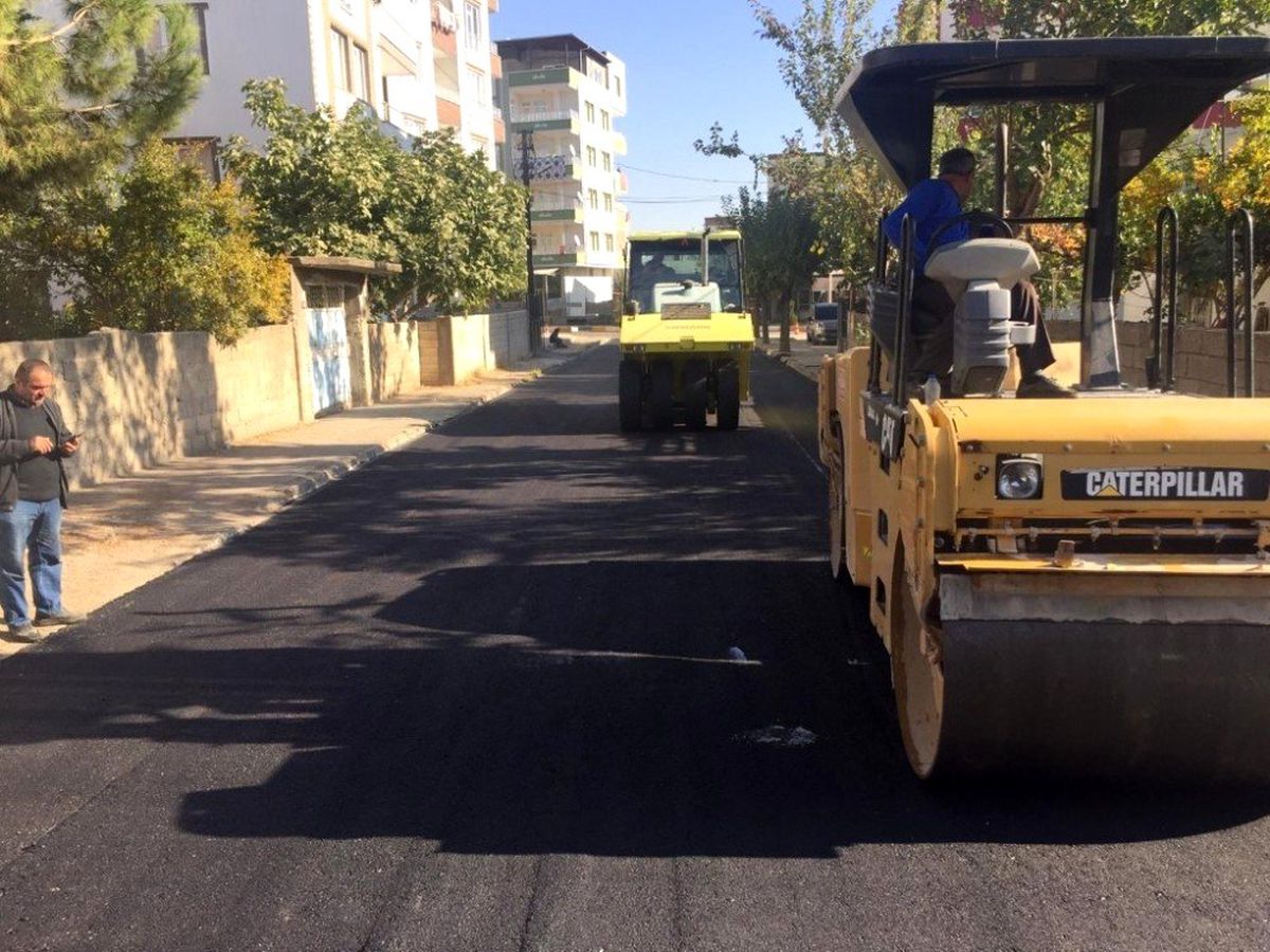 Yeşilyurt Mahallesi\'nde asfalt çalışması