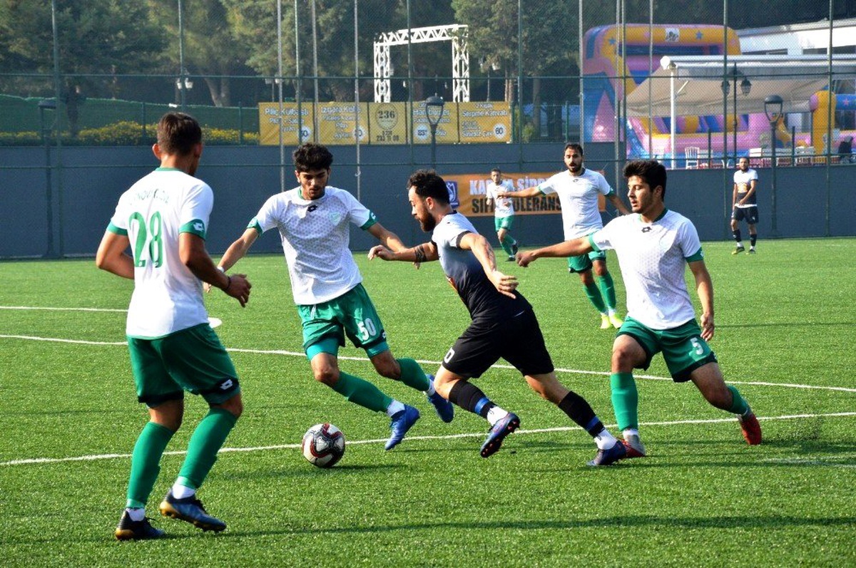 Yunusemre Belediyespor Bornova Yeşilovaspor\'u ağırladı