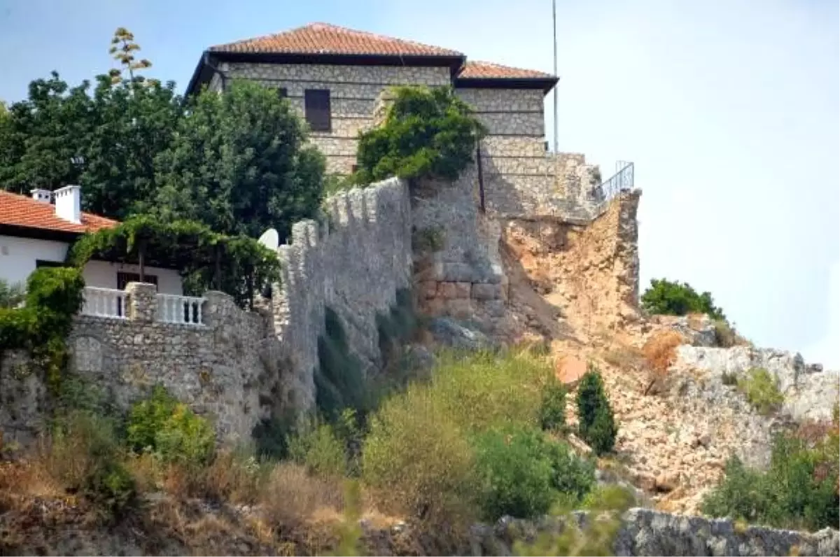 Alanya Kalesi\'nde yıkıma neden olmakla suçlanan Avusturyalı ifade verdi