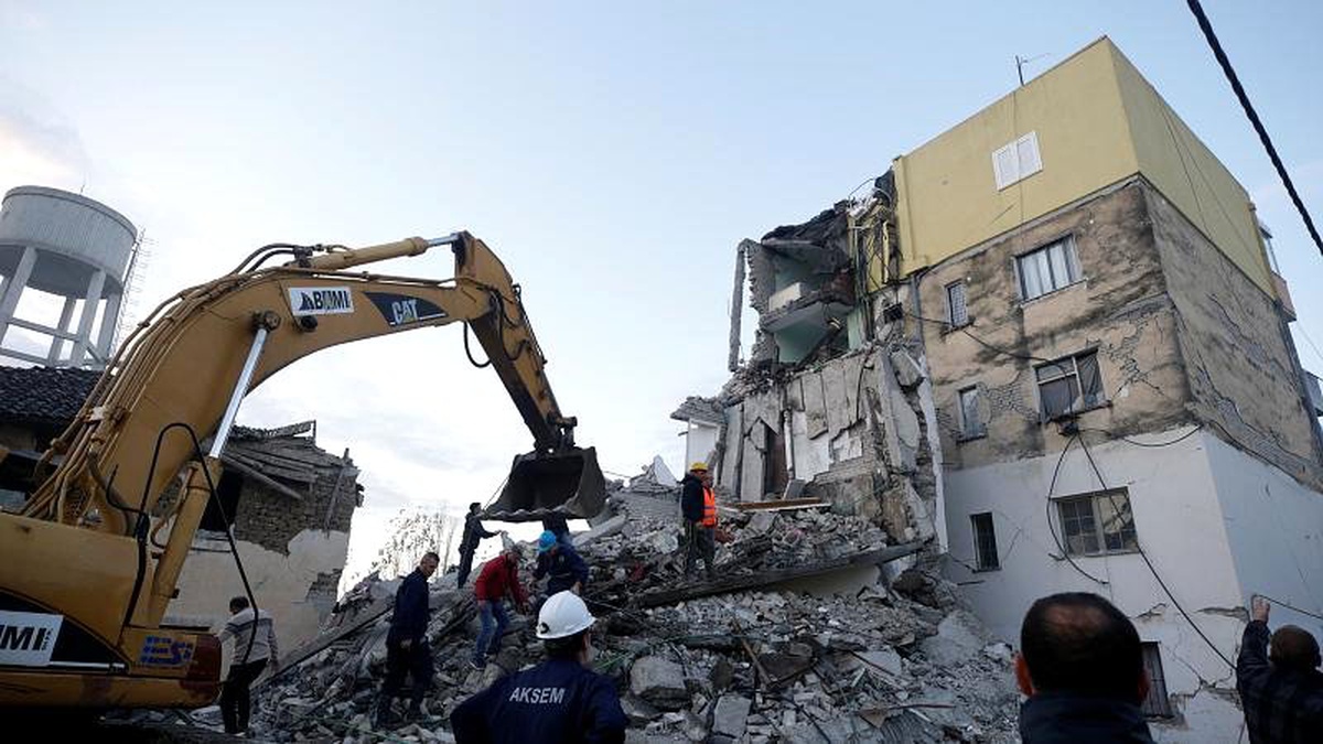 Arnavutluk\'ta 6.4 büyüklüğünde deprem meydana geldi