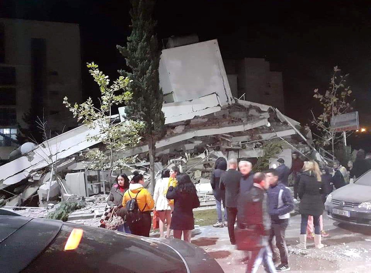 Arnavutluk\'ta peş peşe depremler: 3 ölü