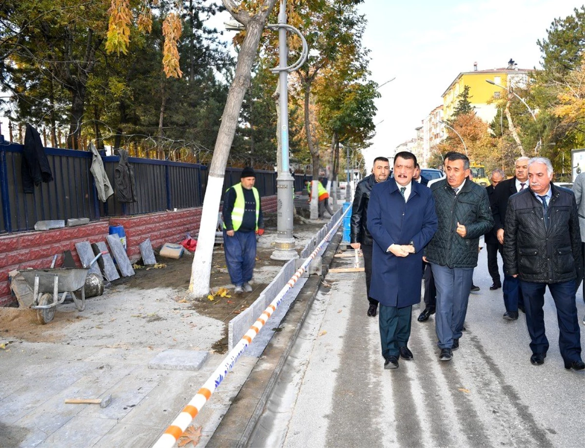 Başkan Gürkan, kaldırım çalışmalarını inceledi