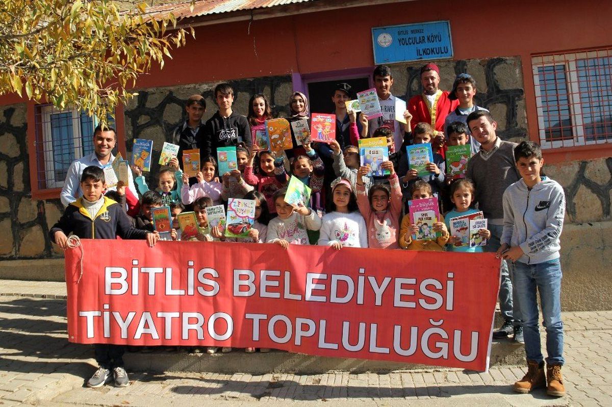 Bitlis Belediyesi, köy çocuklarını tiyatroyla buluşturdu
