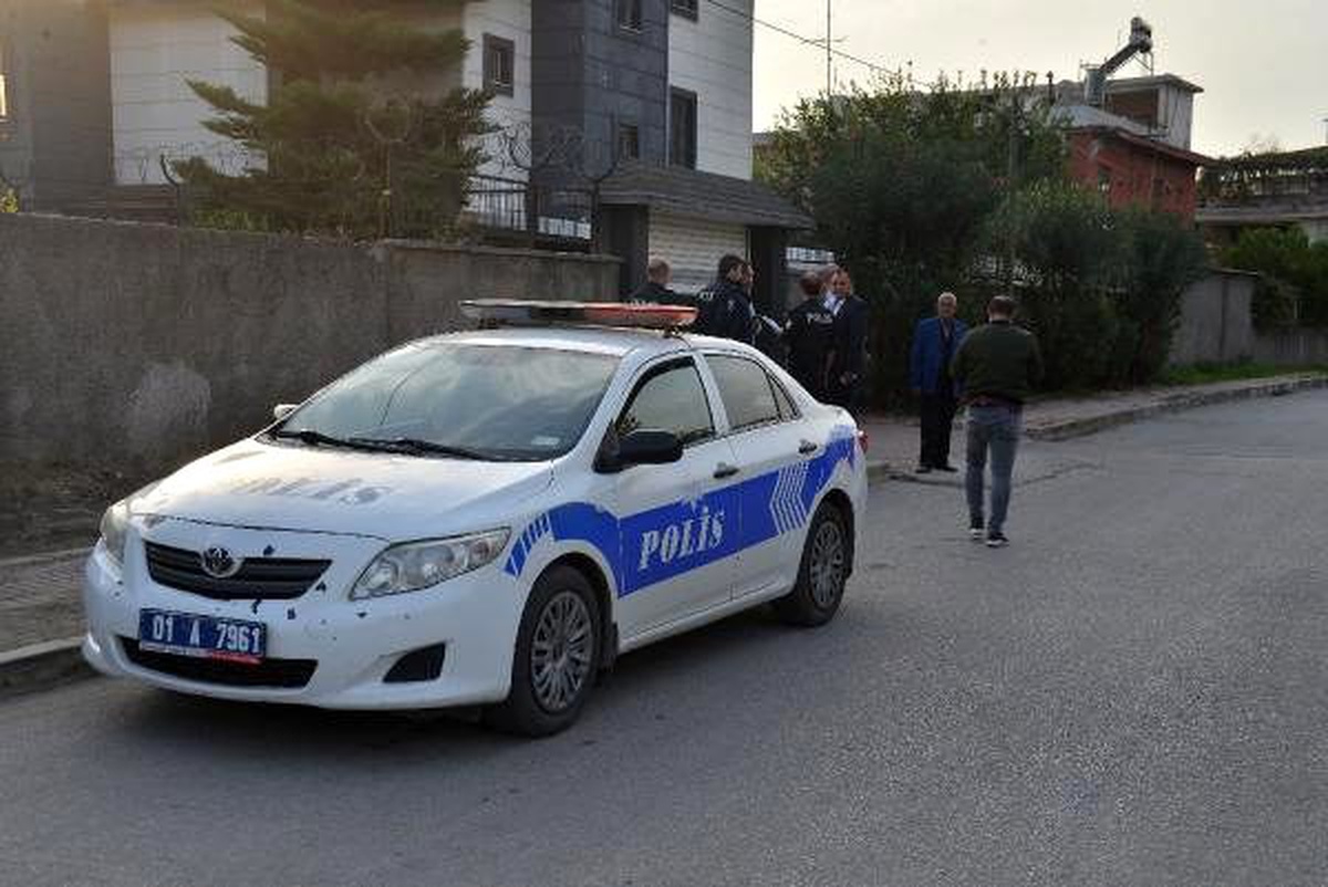 Boğazından bıçaklanan kadın ağır yaralandı