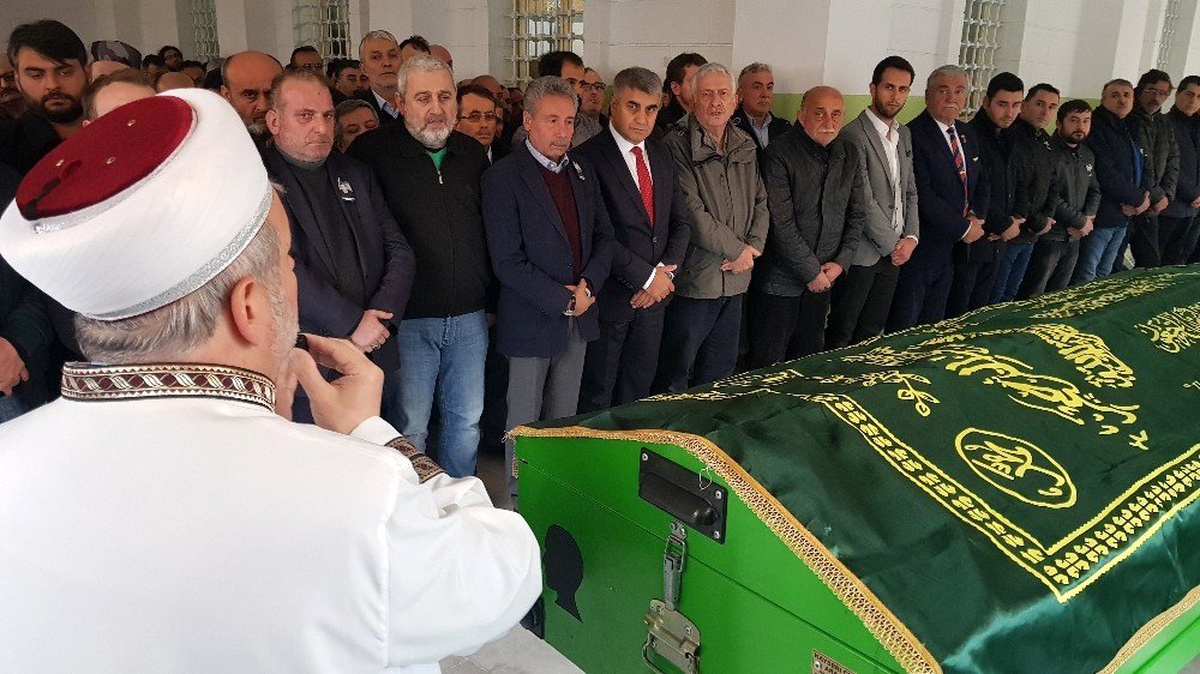 Boğularak hayatını kaybeden iş adamı toprağa verildi