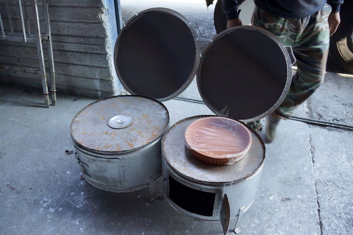 Bu soba hem ısıtıyor, hem yemek pişiriyor