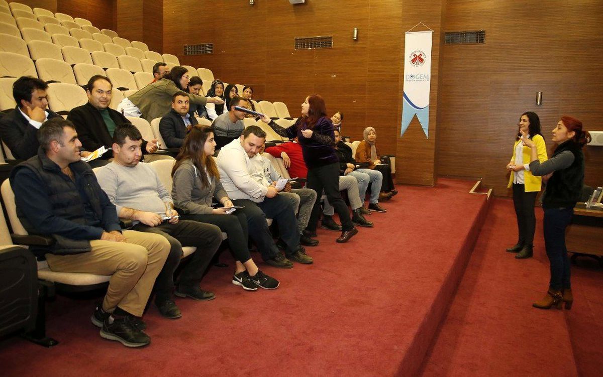 Döşemealtı Belediyesi personeline kadına şiddetle mücadele eğitim semineri verildi