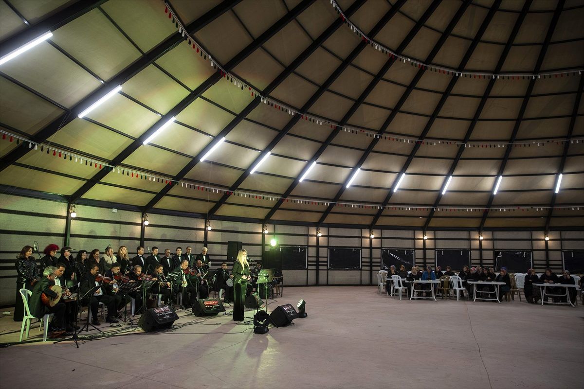 Edirne Devlet Türk Müziği Korosu, köyde konser verdi