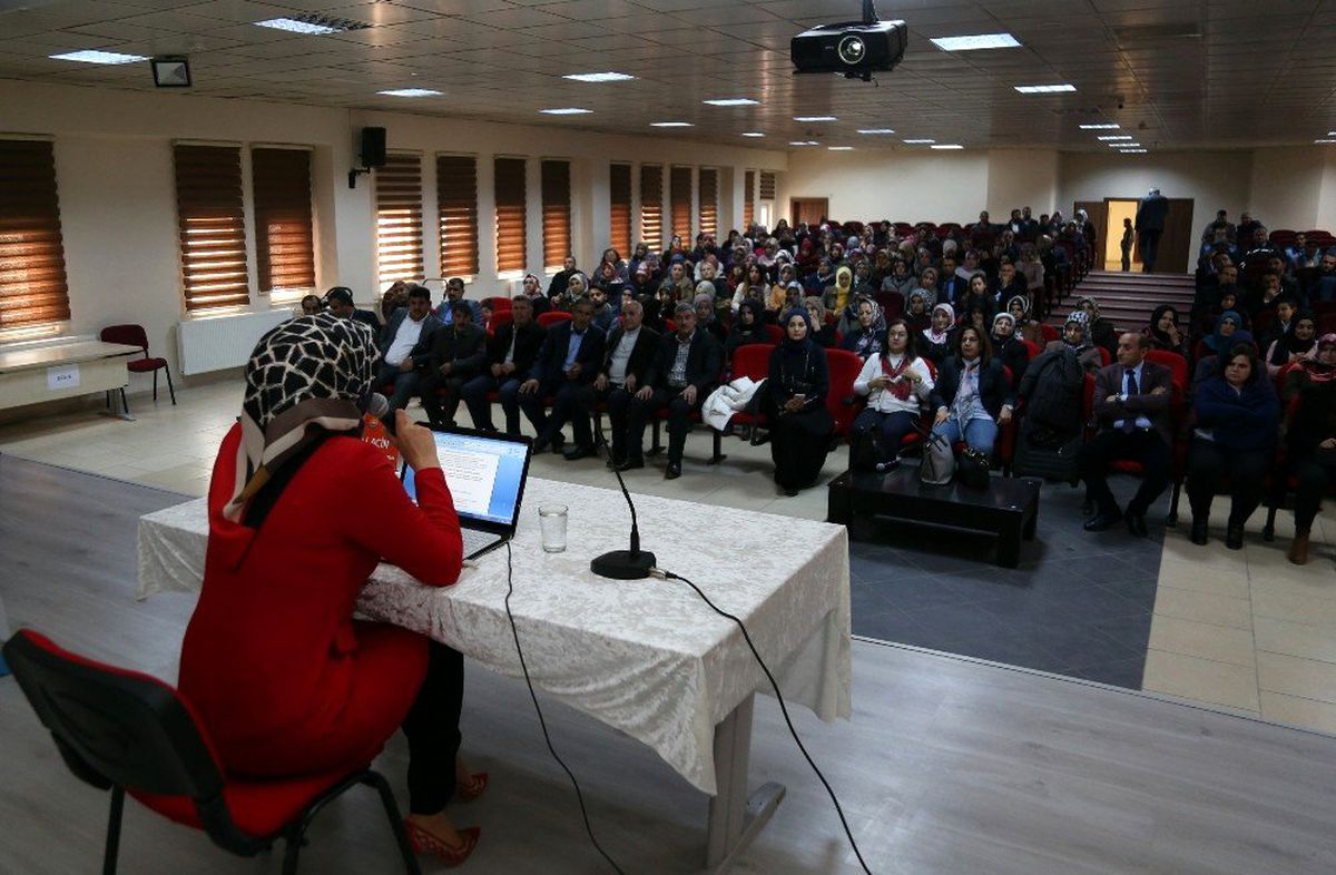 Erciş\'te \'aile içi iletişim\' semineri