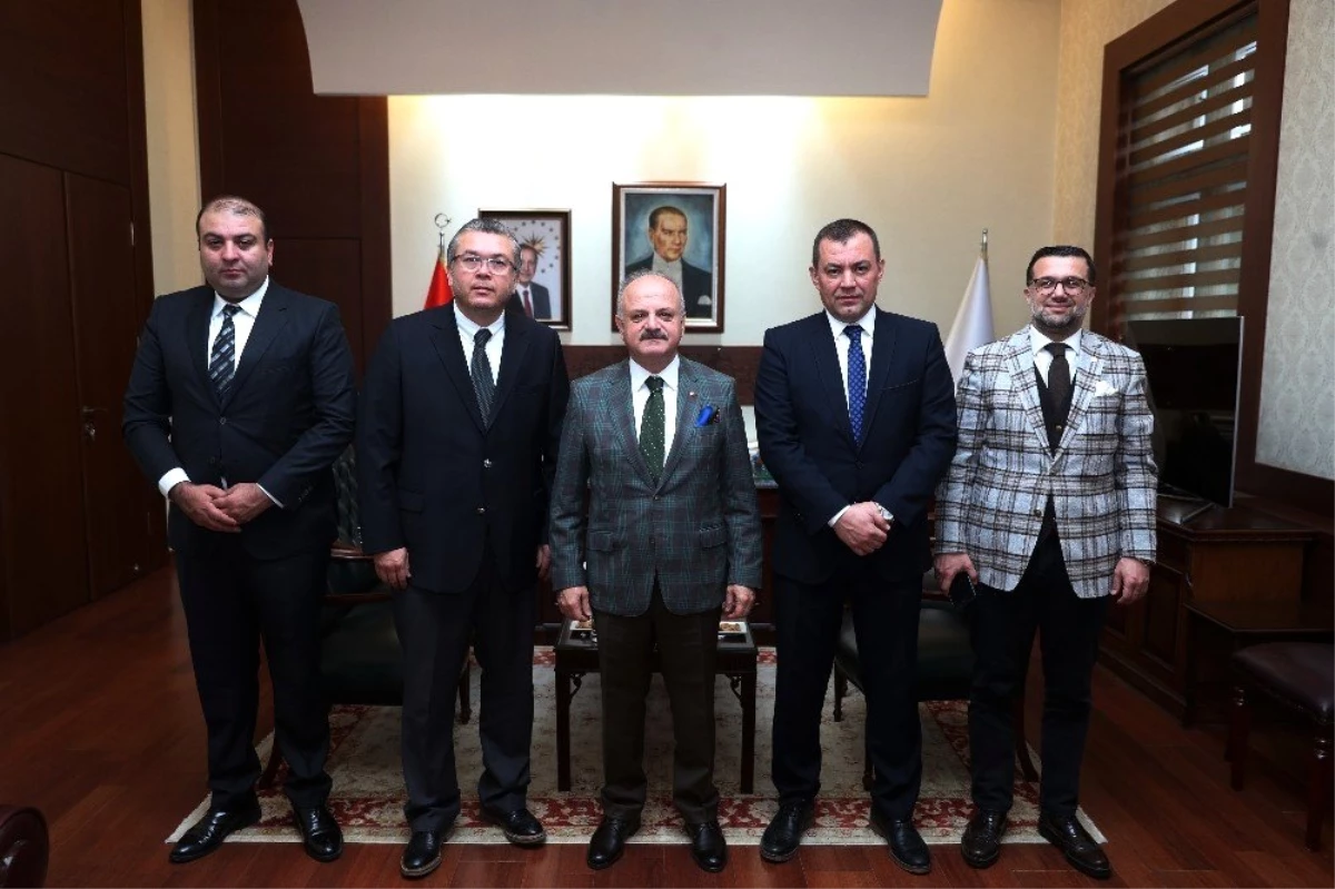 Eskişehirspor\'un yeni yöneticileri Vali Çakacak\'ı ziyaret etti