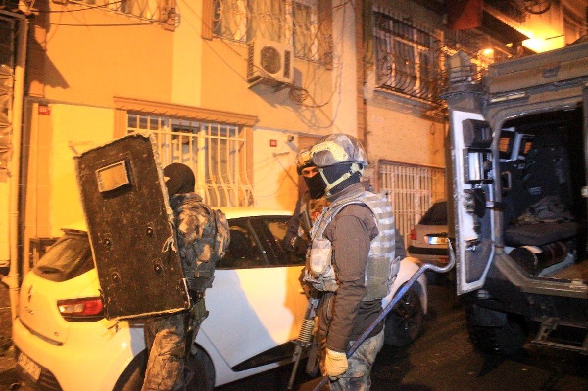 Fatih ve Beyoığlu\'nda uyuşturucu operasyonu: 40 gözaltı