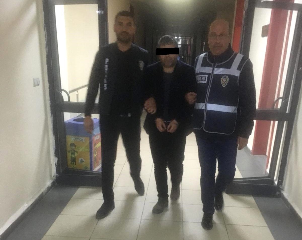 Gaziantep\'te 29 ayrı suçtan 49 yıl hapis cezası bulunan hükümlü yakalandı
