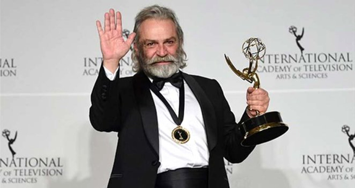 Haluk Bilginer, Emmy Ödülleri\'nde En İyi Erkek Oyuncu Seçildi