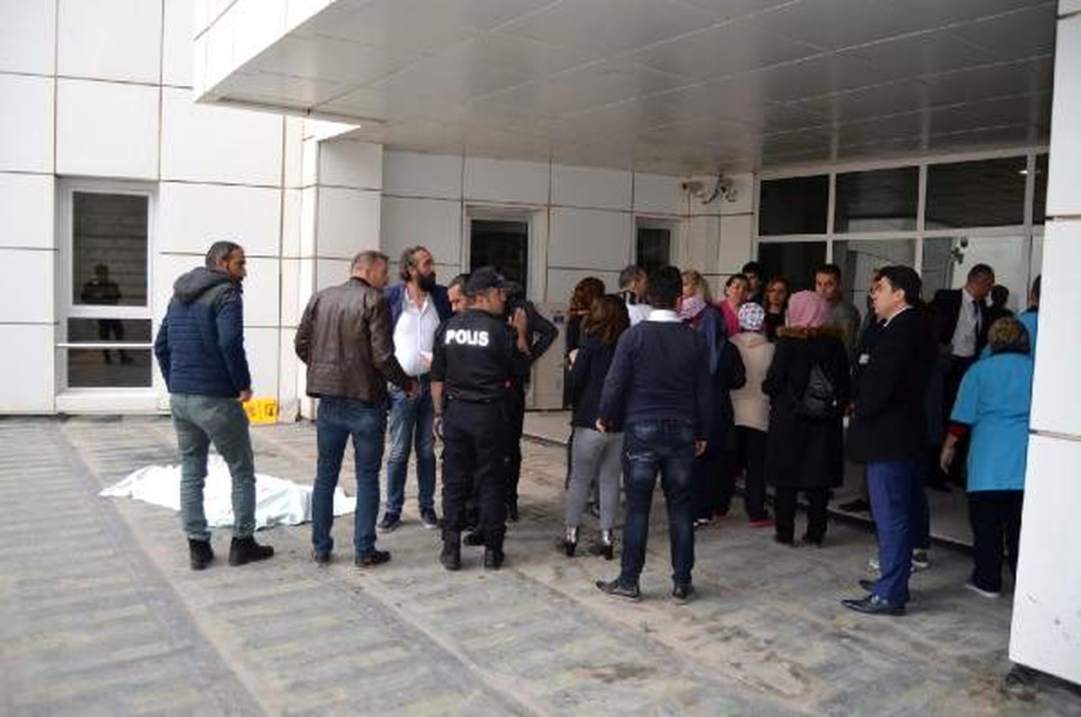 Hastanenin 4\'üncü katından atlayıp, intihar etti