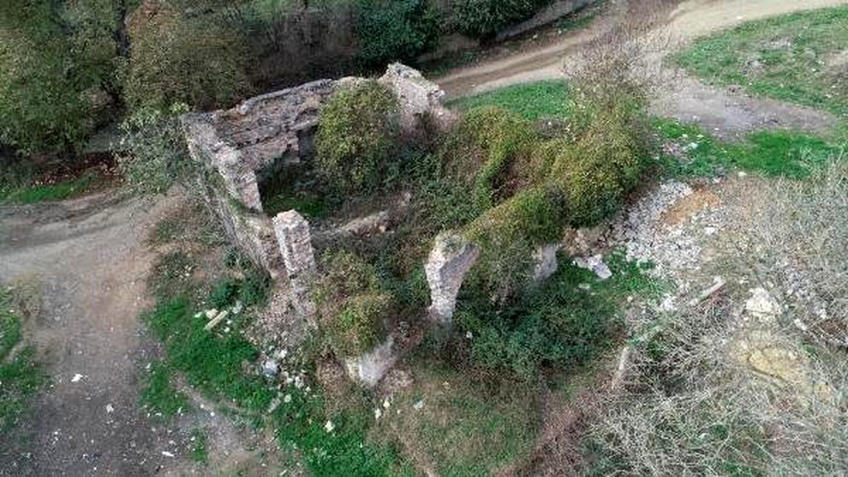 (Havadan fotoğraflarla) - Defineciler Mimar Sinan\'ın eseri Güzelce Kemeri çevresini delik deşik...