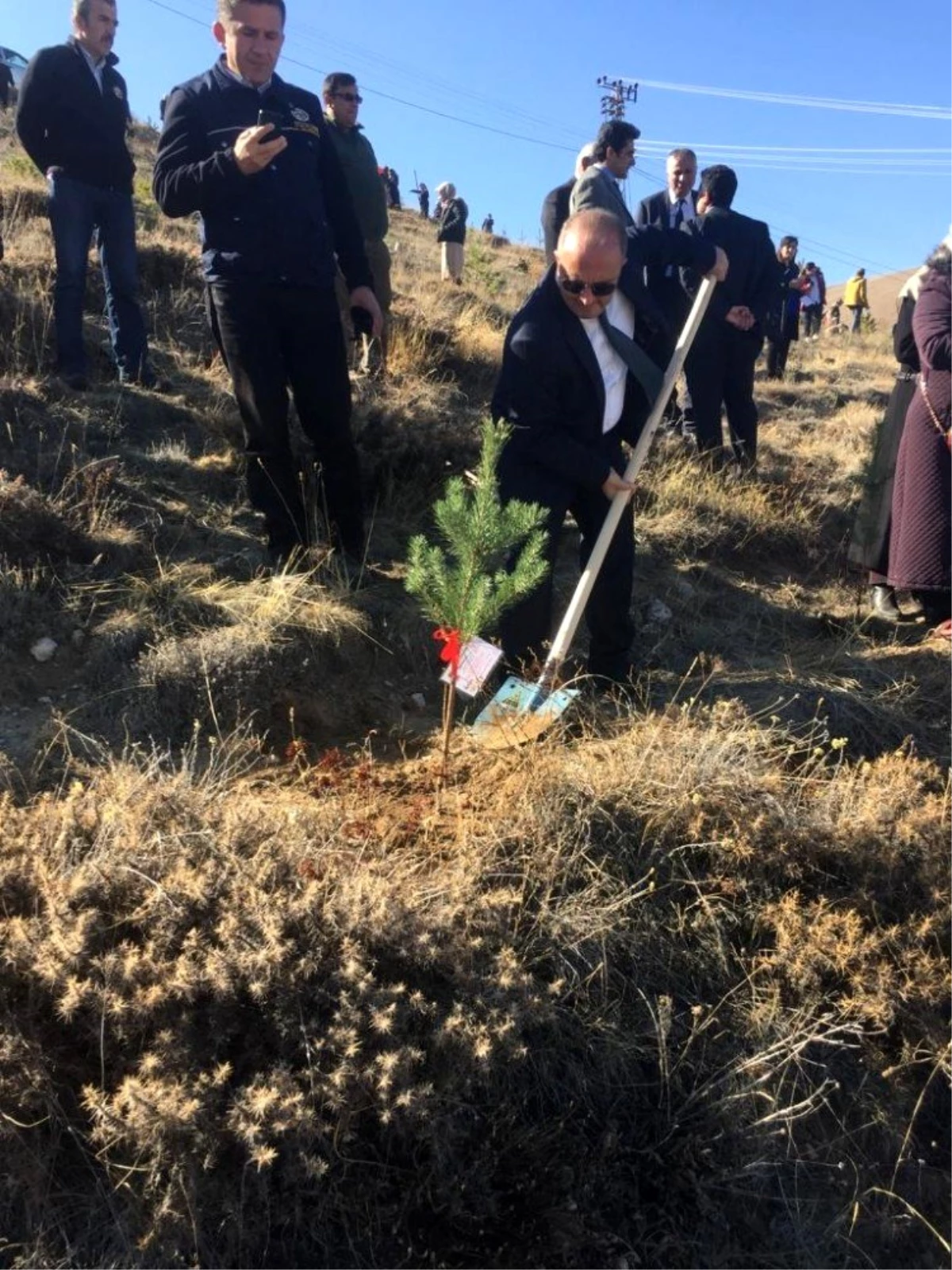 "İki Fidanı Birlikte Büyütelim" projesi kapsamında yıl içinde doğan her bebek için bir fidan dikildi