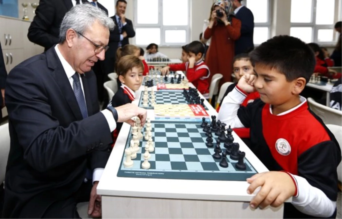 İş Bankası 25 bininci satranç sınıfını Ankara\'da açtı