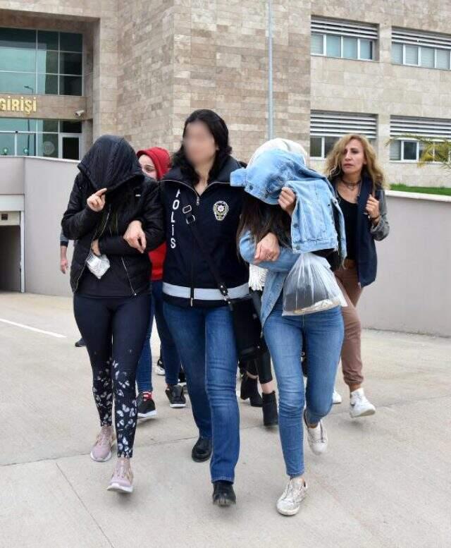 Jigolo yapma vaadiyle yüzlerce kişiyi dolandıranlar tutuklandı