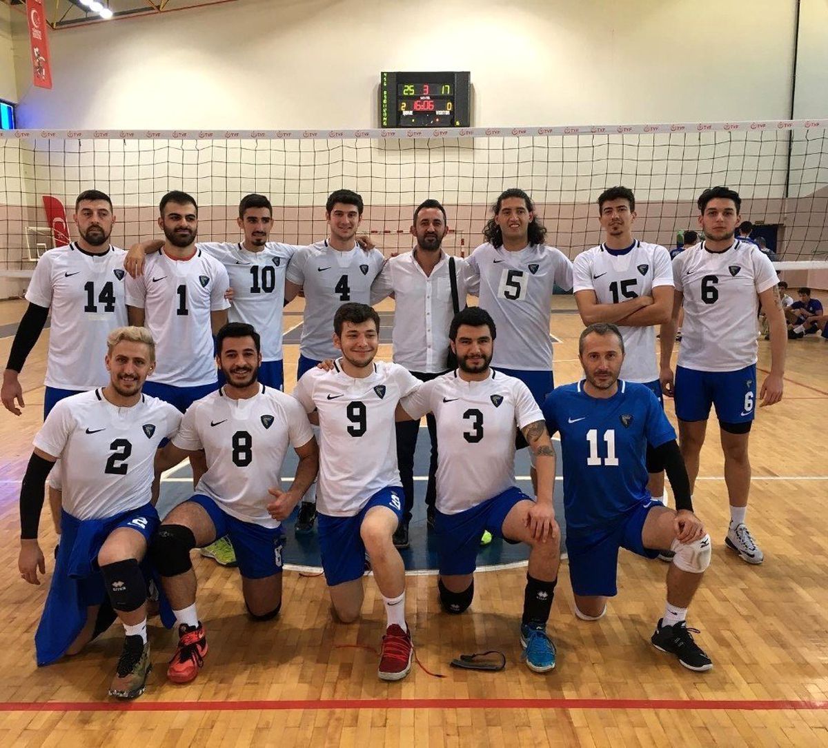 Karacabey Belediyespor voleybolda da dolu dizgin