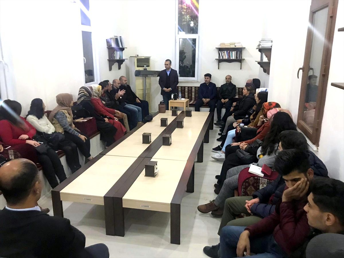 Kilis\'te "Dijital çağda gözetlenme ve mahremiyet" söyleşisi
