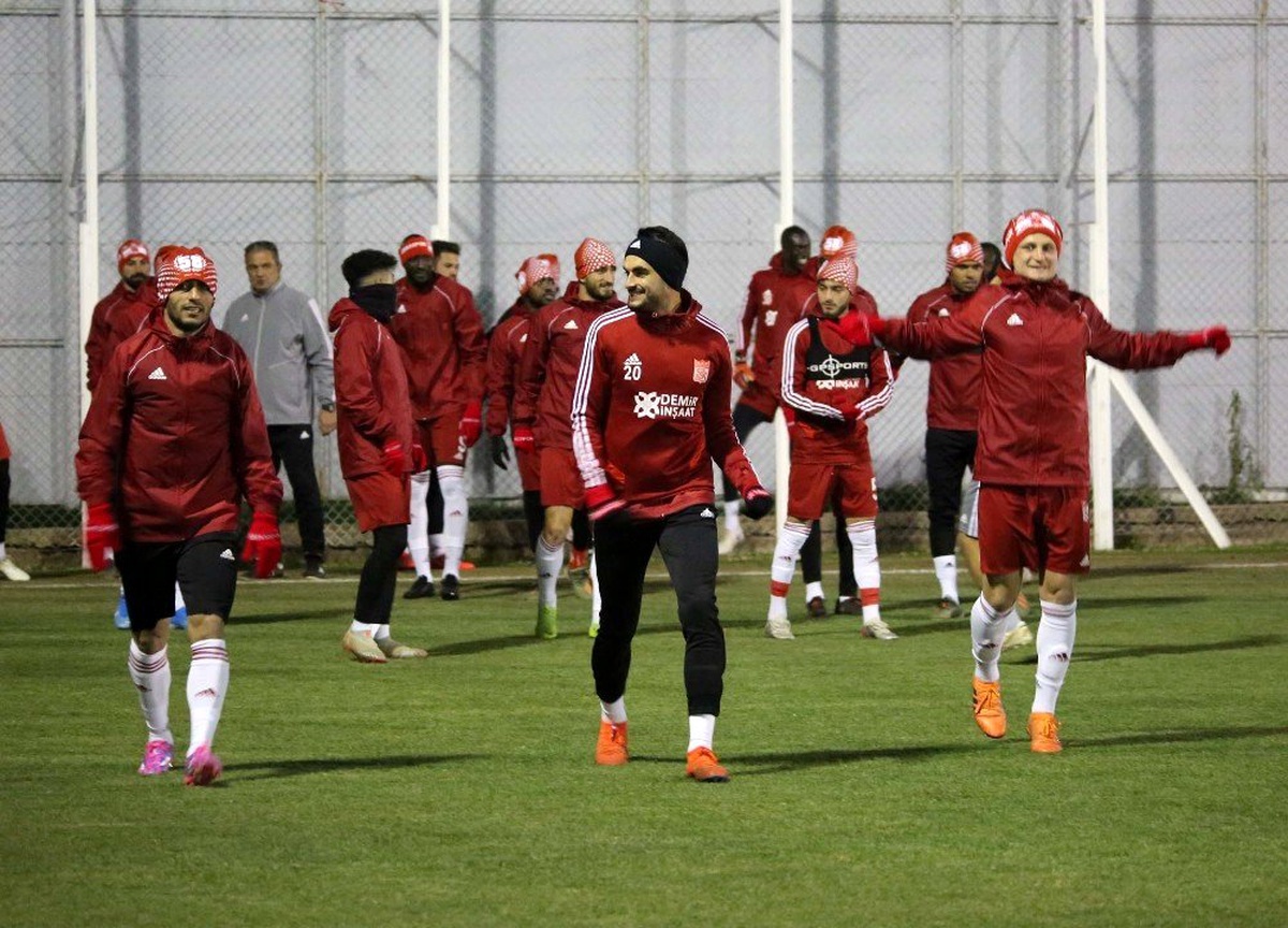 Lider Sivasspor\'da Kasımpaşa hazırlıkları başladı