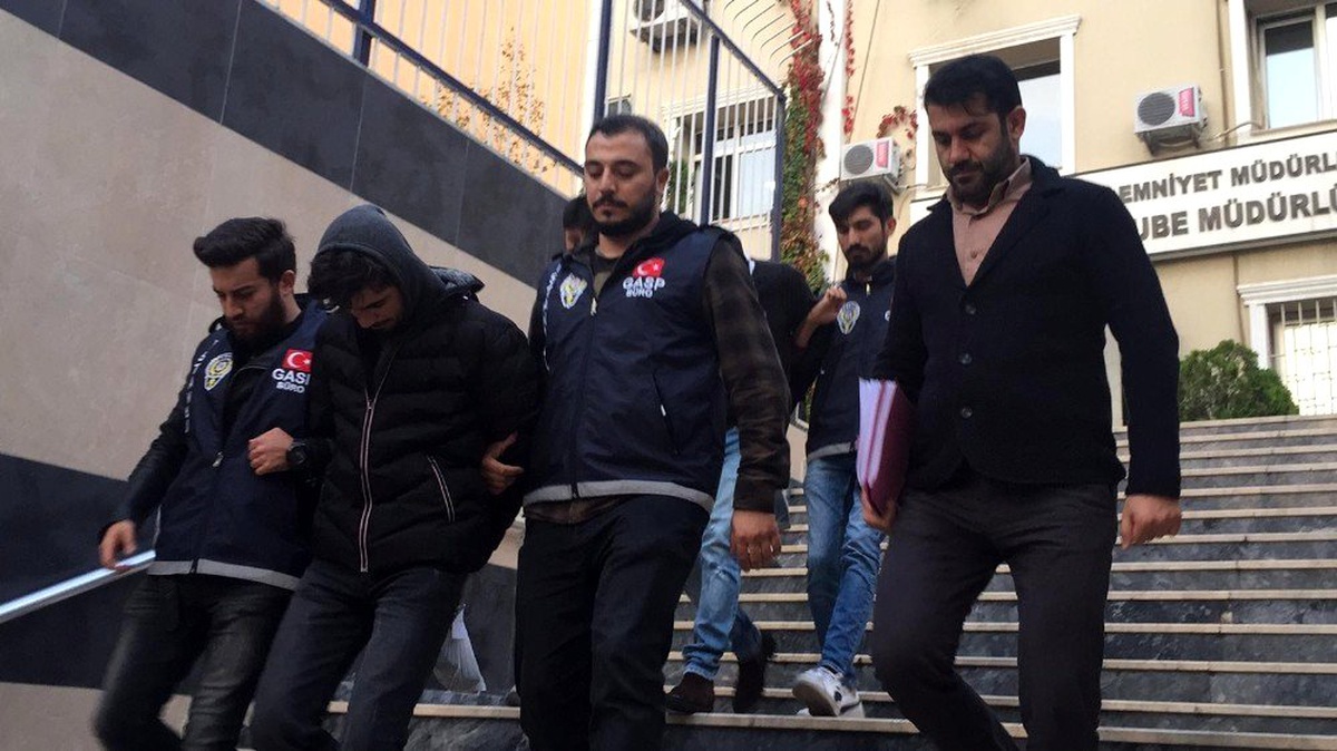 Market çalışanına silahlı dehşeti yaşatan zanlılar yakalandı