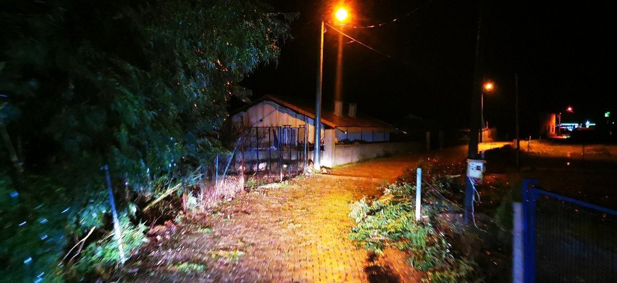 Marmaris\'te yağış ve fırtına hayatı olumsuz etkiliyor