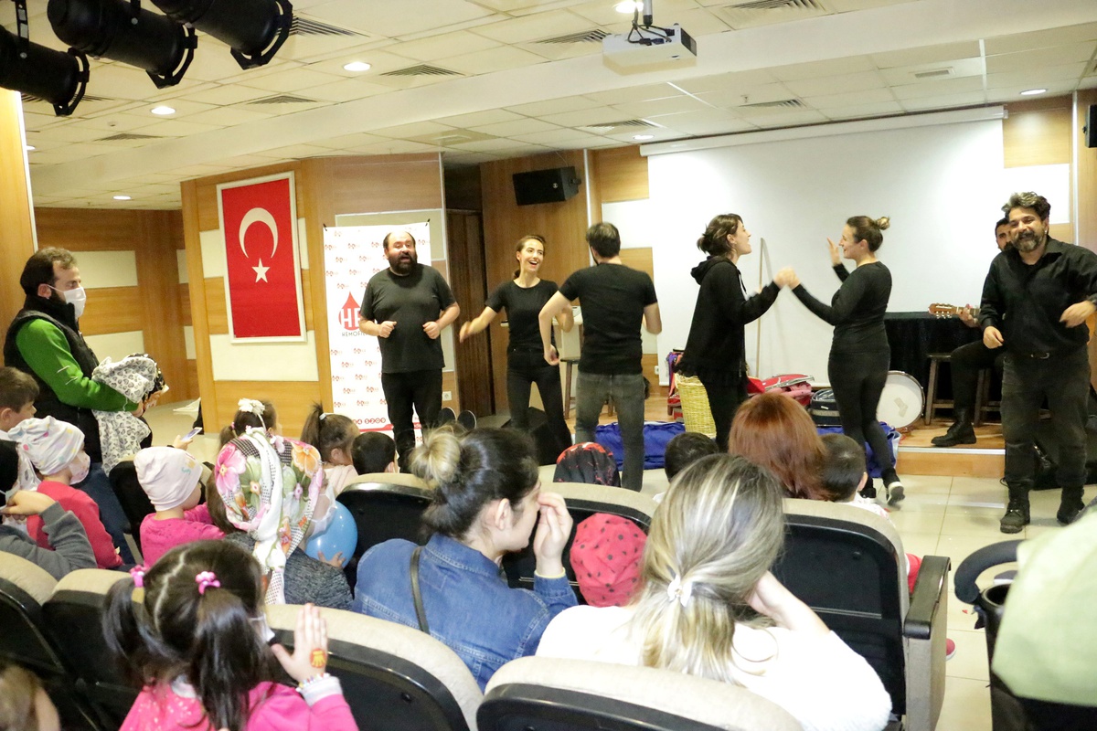 Masal Gezginleri yüzleri güldürüyor